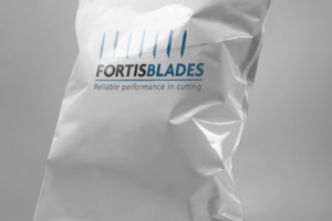 Slitting Plastic Film with Antiblocking Agents